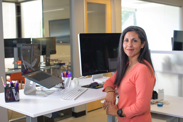 Woman at desk Photo by LinkedIn Sales Navigator on Unsplash